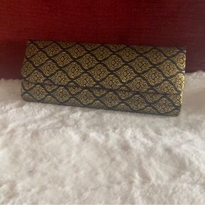 PreLoved black&gold clutch